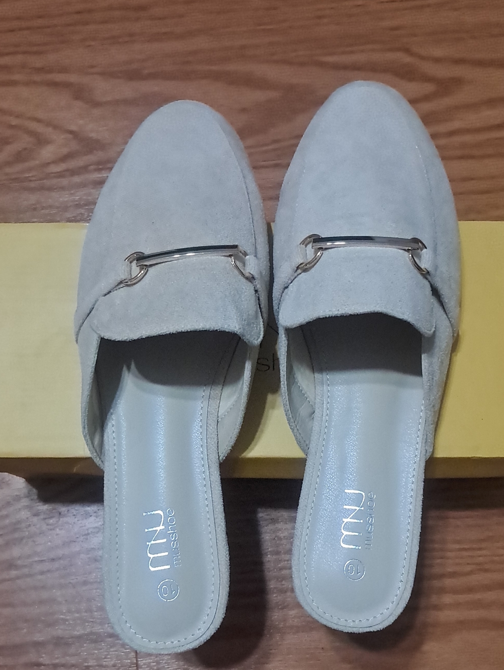 MUSSHOE Beige Suede Gold Buckle Mule Flats Women’s Size 10